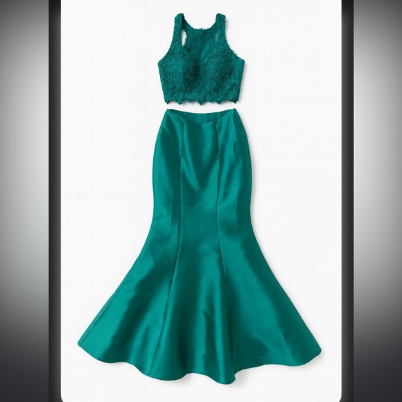 Alyce Paris Elegant Green Lace Evening Gown - Picture 2 of 2